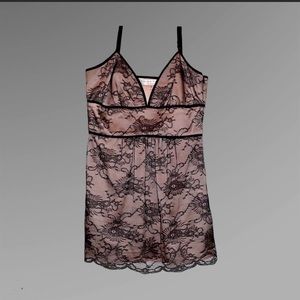 🦋 2 for $15.00 ~ Trina Turk Silk top with adjustable straps. Size 2.